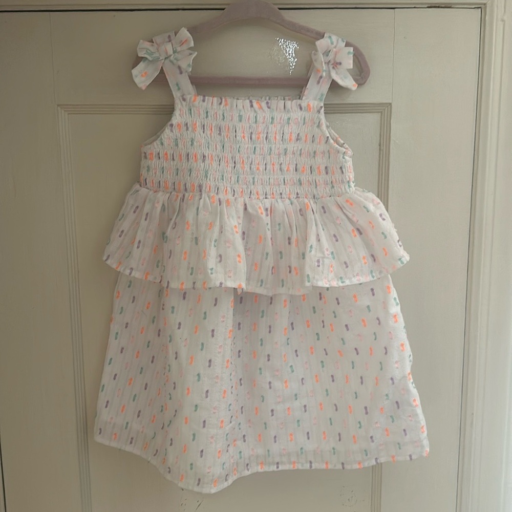 Girls shirt size 4T…. This will go great with Jean shorts